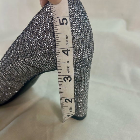 NWT Michael Kors Silver Metallic Glitter Pumps – Size 7.5 –  Party, Wedding - Picture 4 of 5